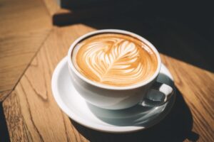 おいしいカフェラテの作り方を解説！はじめてでもできるコツとレシピ付き